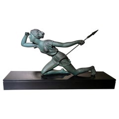 Art Noveau socle en bronze avec statuette en marbre représentant la déesse Diana la chasseuse