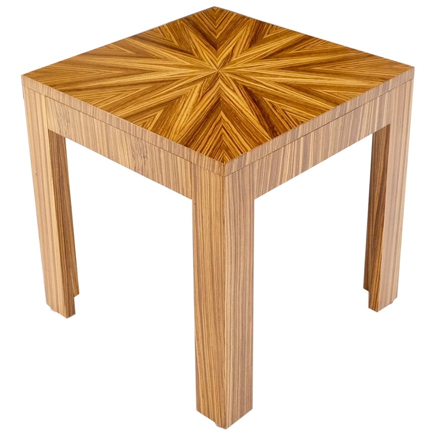 Table d'appoint carrée en bois zébré incrusté Sunburst de style Parsons pour lampe d'appoint  en vente