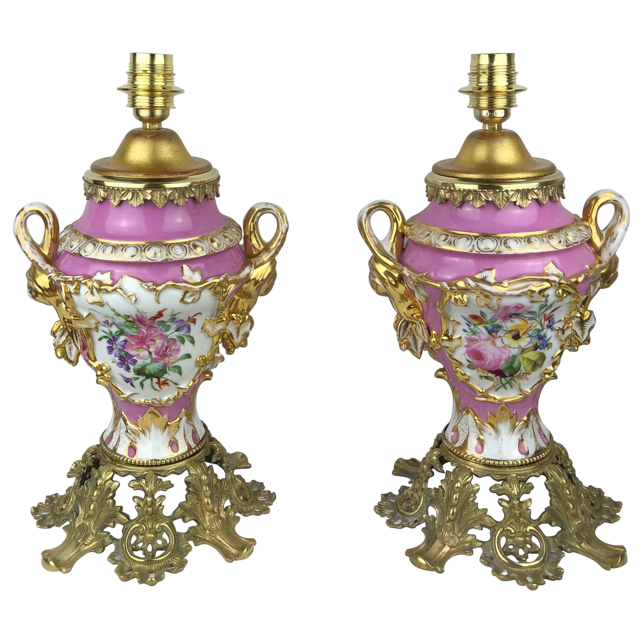 Paire de lampes de table du 19e siècle en porcelaine de Sèvres montée sur bronze doré, française 