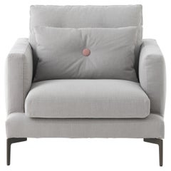 Petit fauteuil Essentiel avec coussin en tissu gris crêpe de Sergio Bicego