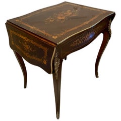 Ancienne table centrale française de qualité Louis XV en marqueterie de bois de rose marqueté