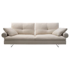 Sofá pequeño Limes New 88 en tapicería beige con reposabrazos enrollable by Sergio Bicego
