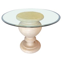 Superbe table d'appoint ou table de salle à manger à base d'urne en pierre sculptée