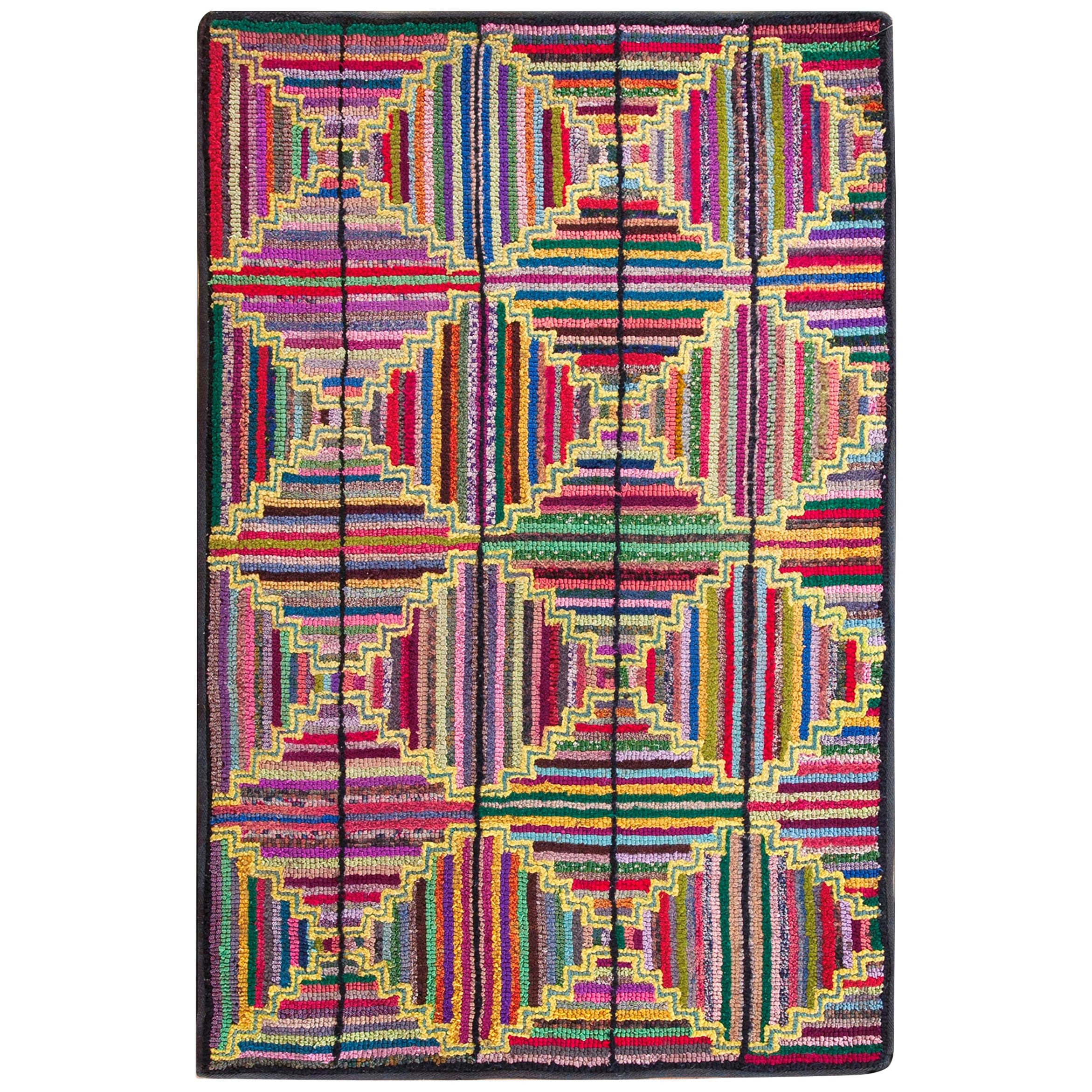 1930s American Hooked Rug ( 2' 3'' x 3' 5'' - 68 x 104 cm) For Sale