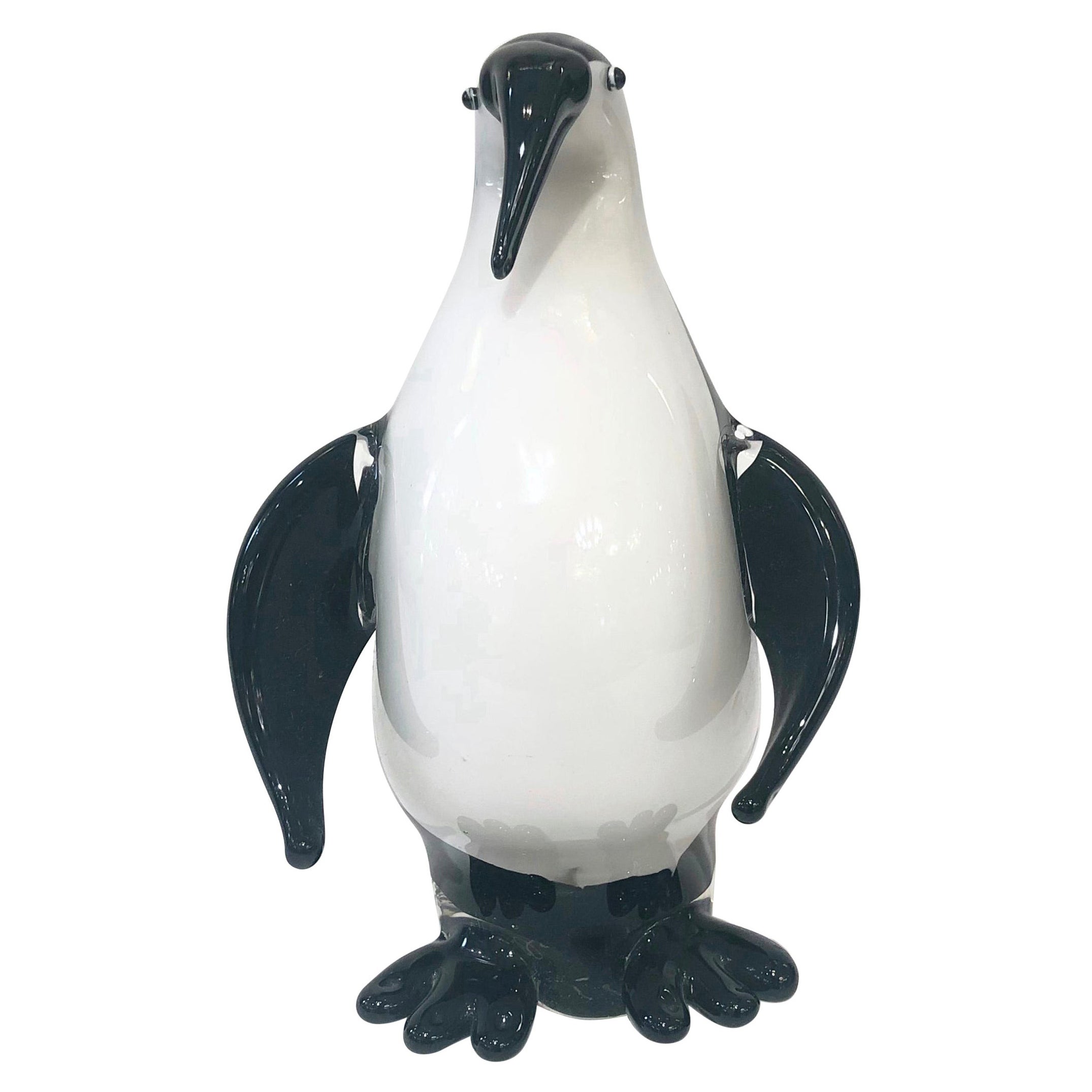 Sculpture de pingouin moderne en verre de Murano soufflé noir et blanc.