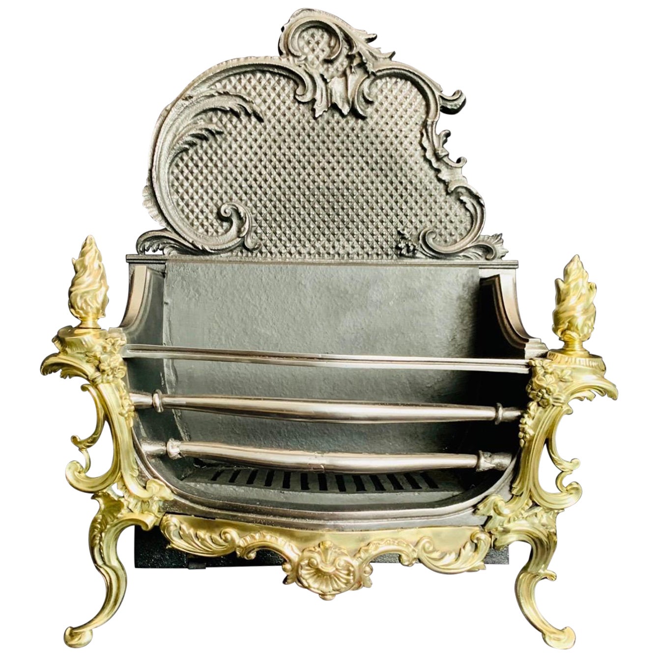 Panier à grille de cheminée de style rococo français victorien du 19ème siècle en laiton et fer