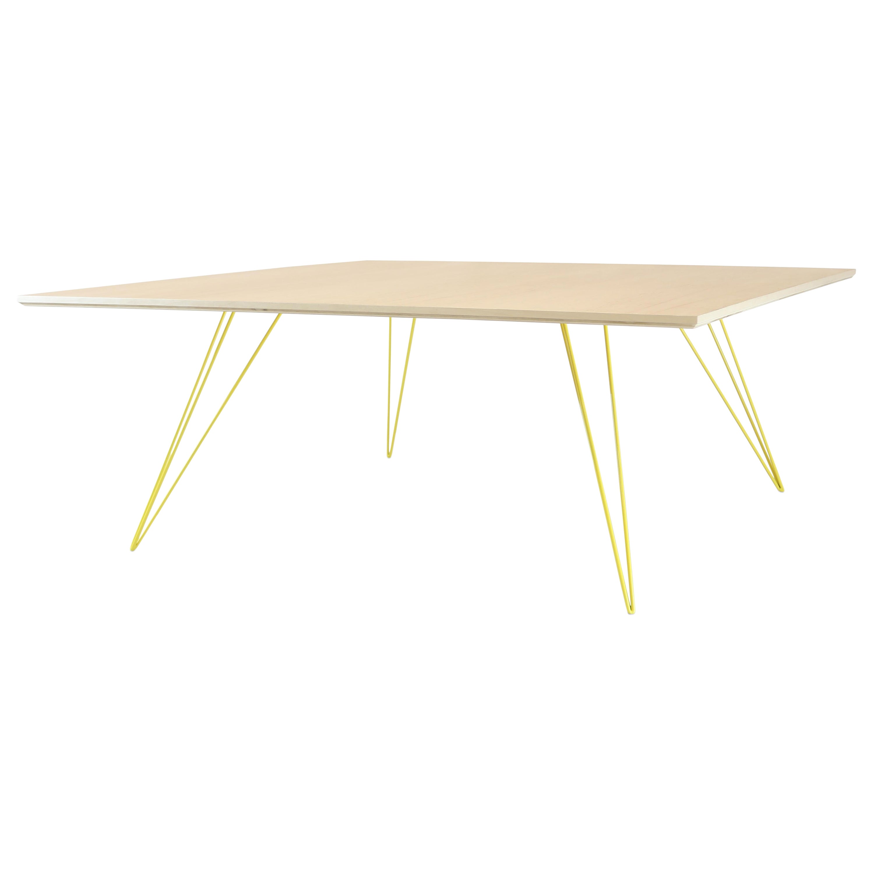 Table basse carrée en épingle à cheveux Williams en érable jaune en vente