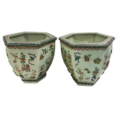 Pair of Chinese Export Famille Verte Jardinières 100 Antique Pattern, Late Qing