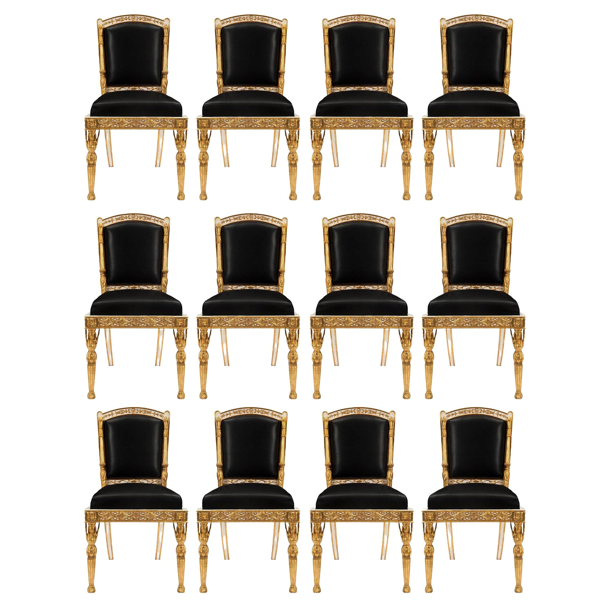 Ensemble de douze chaises de salle à manger italiennes de style néoclassique du XIXe siècle