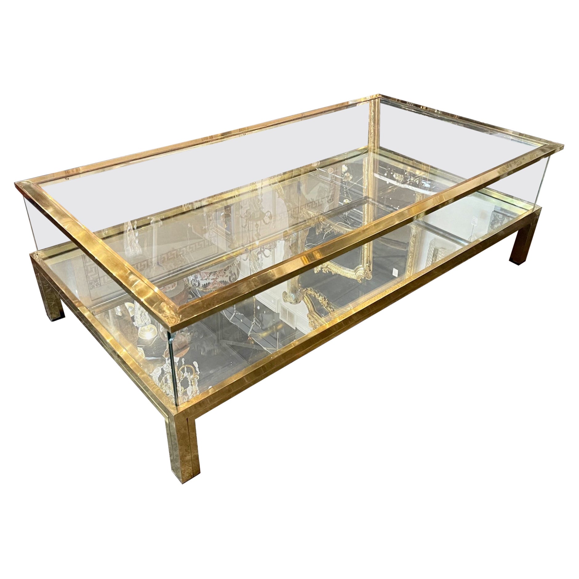 Table basse française de style Maison Jansen en bronze doré et verre
