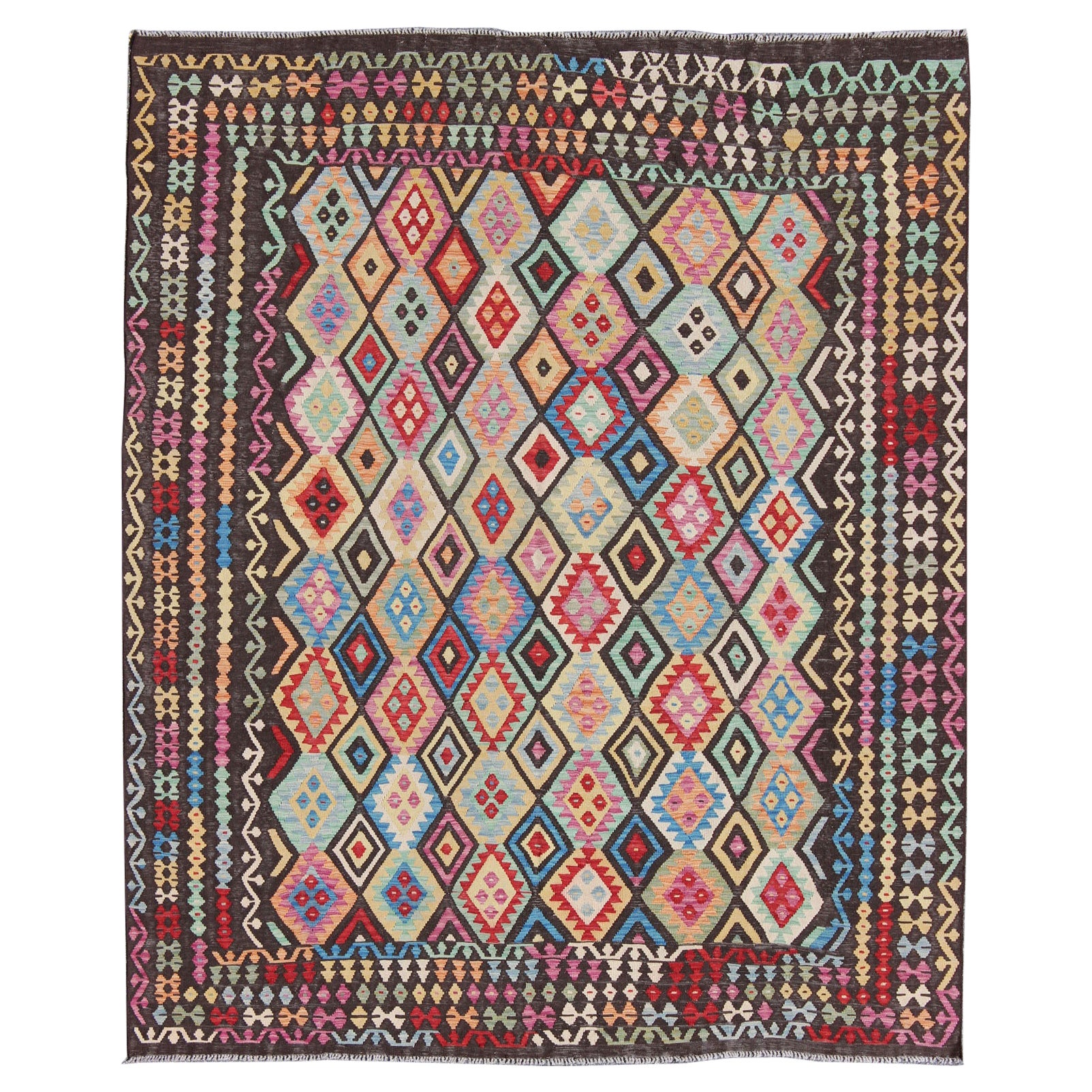 Bunter Flachgewebter Kelim-Teppich mit Schokoladenbraun und hellen mehrfarbigen Farben, Stammeskunst im Angebot