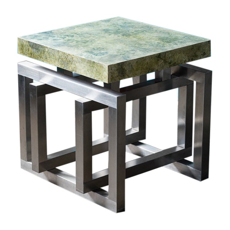 Table à plateau en acier poli et parchemin vert dans le style de Milo Baughman en vente