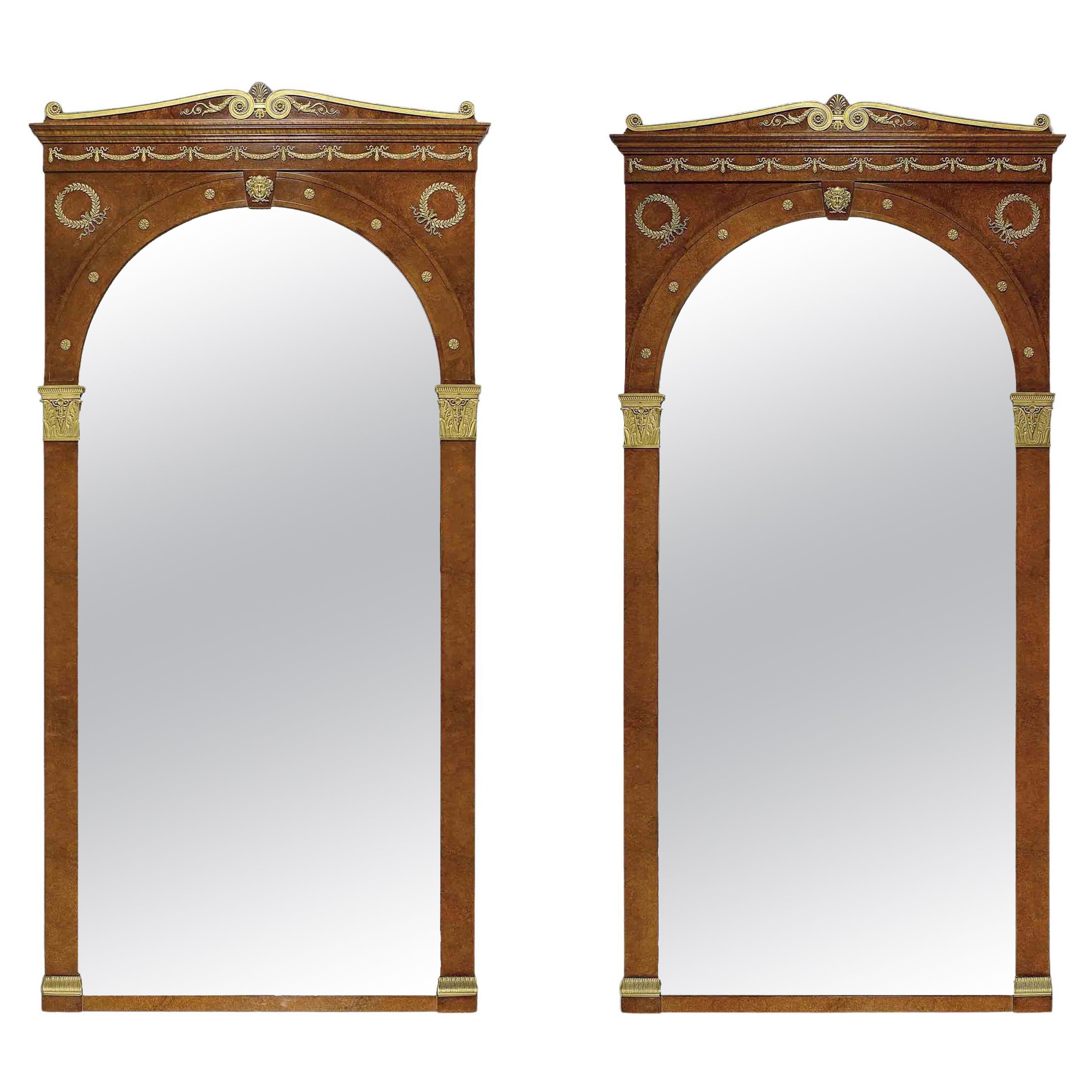 Paire de grands miroirs de style Empire, par la Maison Krieger en vente