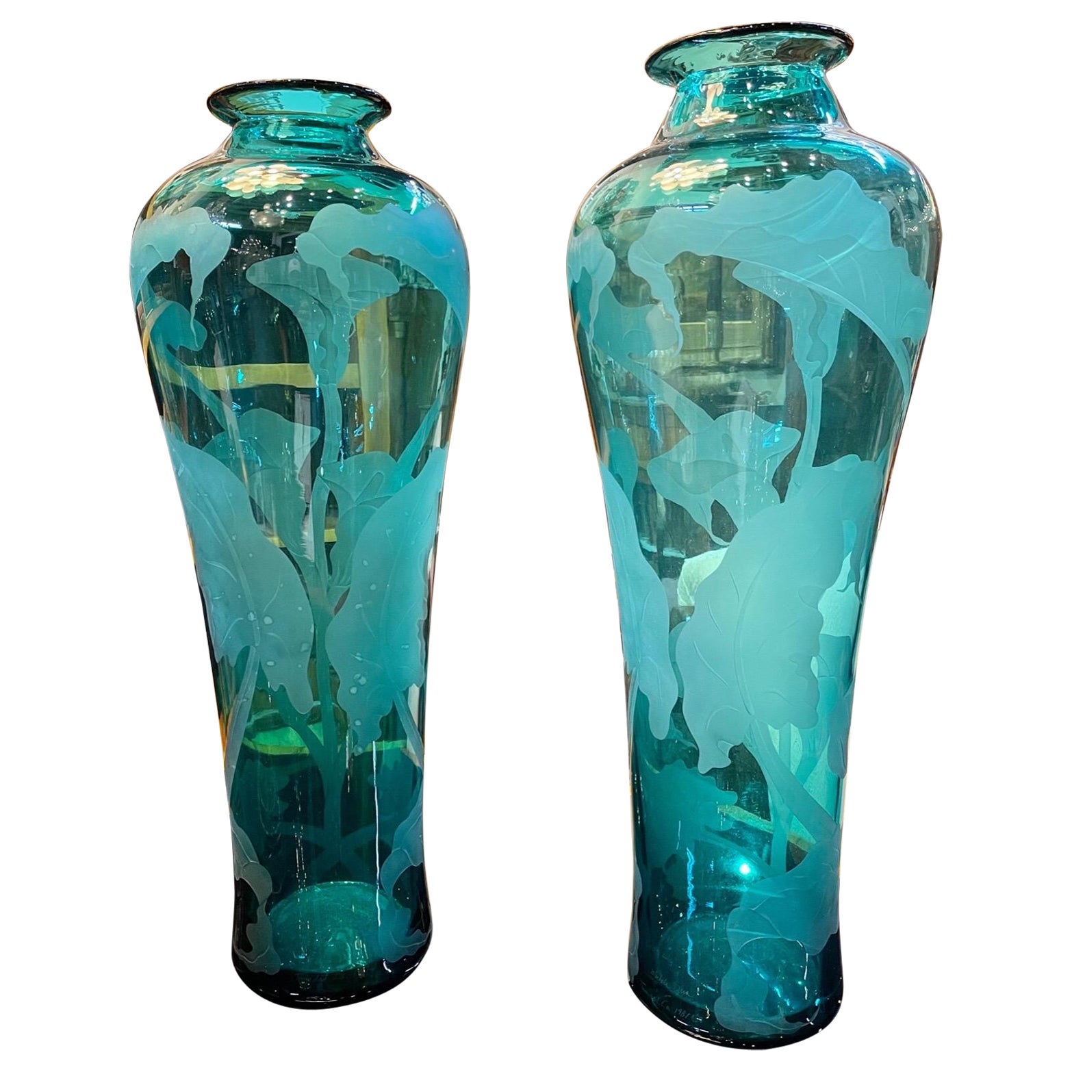 What kind of vase is best for tulips?