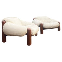 Mid Century Modern Pair of Large Comfortable White Leather Armchairs, Italy 1970