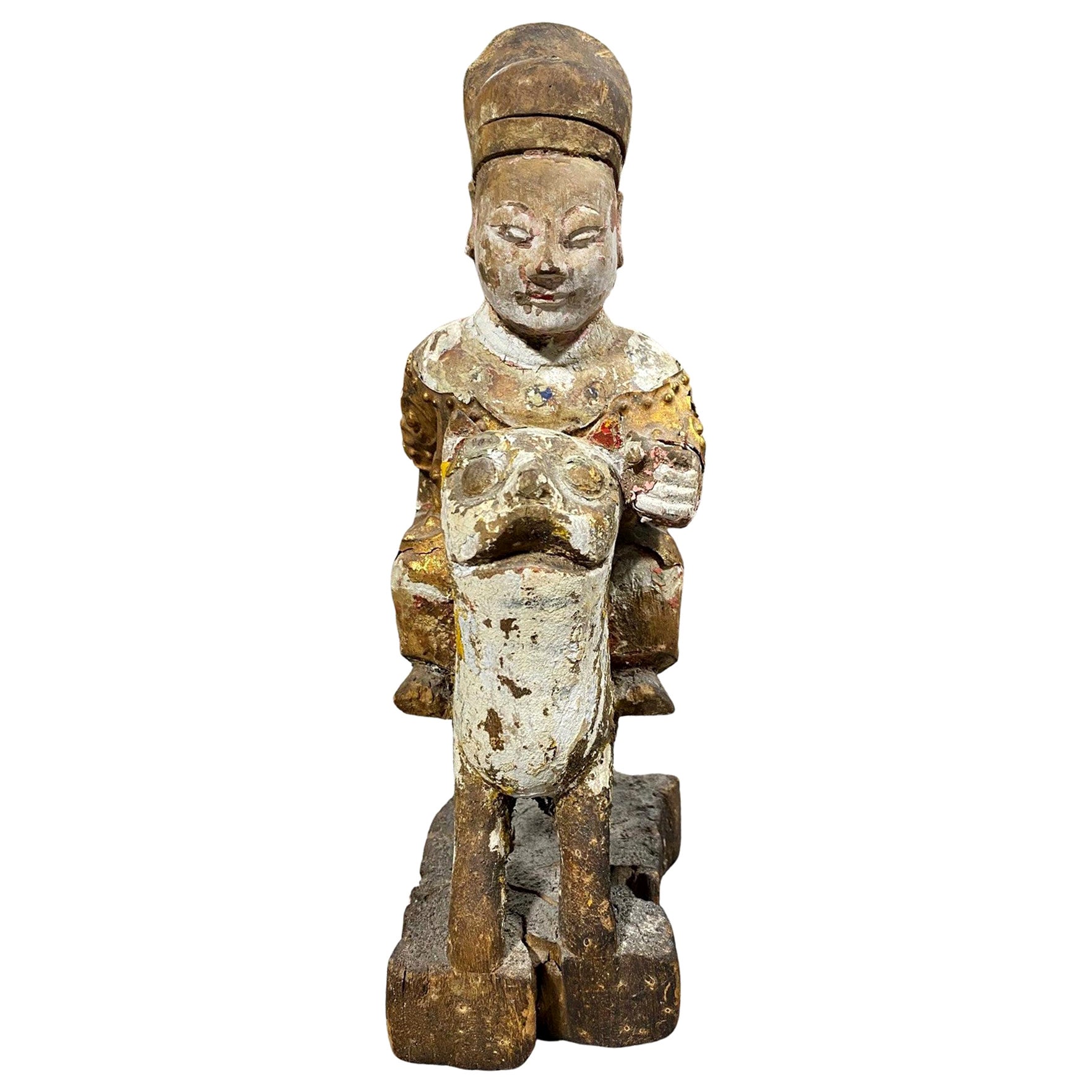 Figura del emperador del templo de los antepasados tallada en madera de gilt china asiática sobre un animal