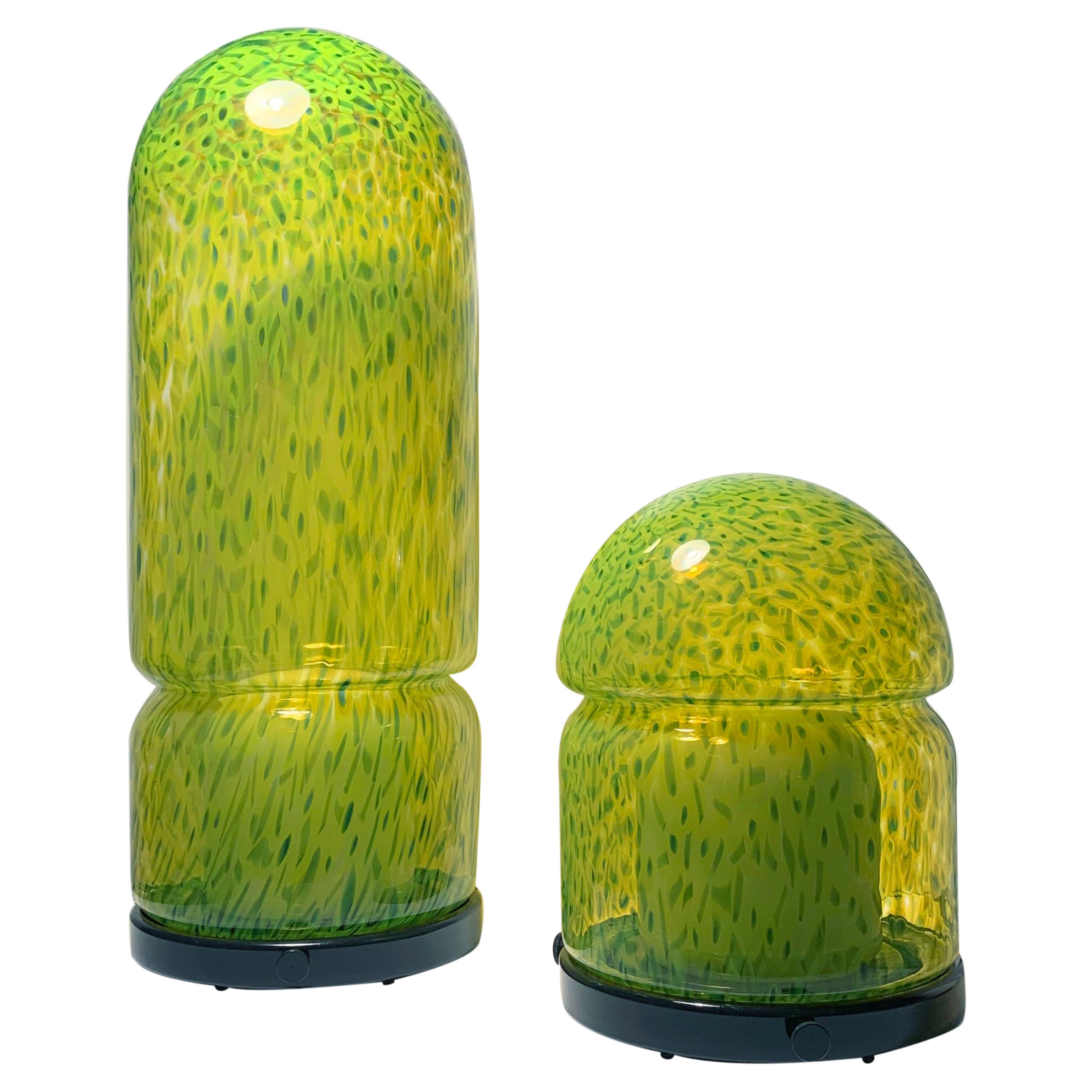 Paire de grandes lampes architecturales Vistosi vintage en verre par Gae Aulenti en vente