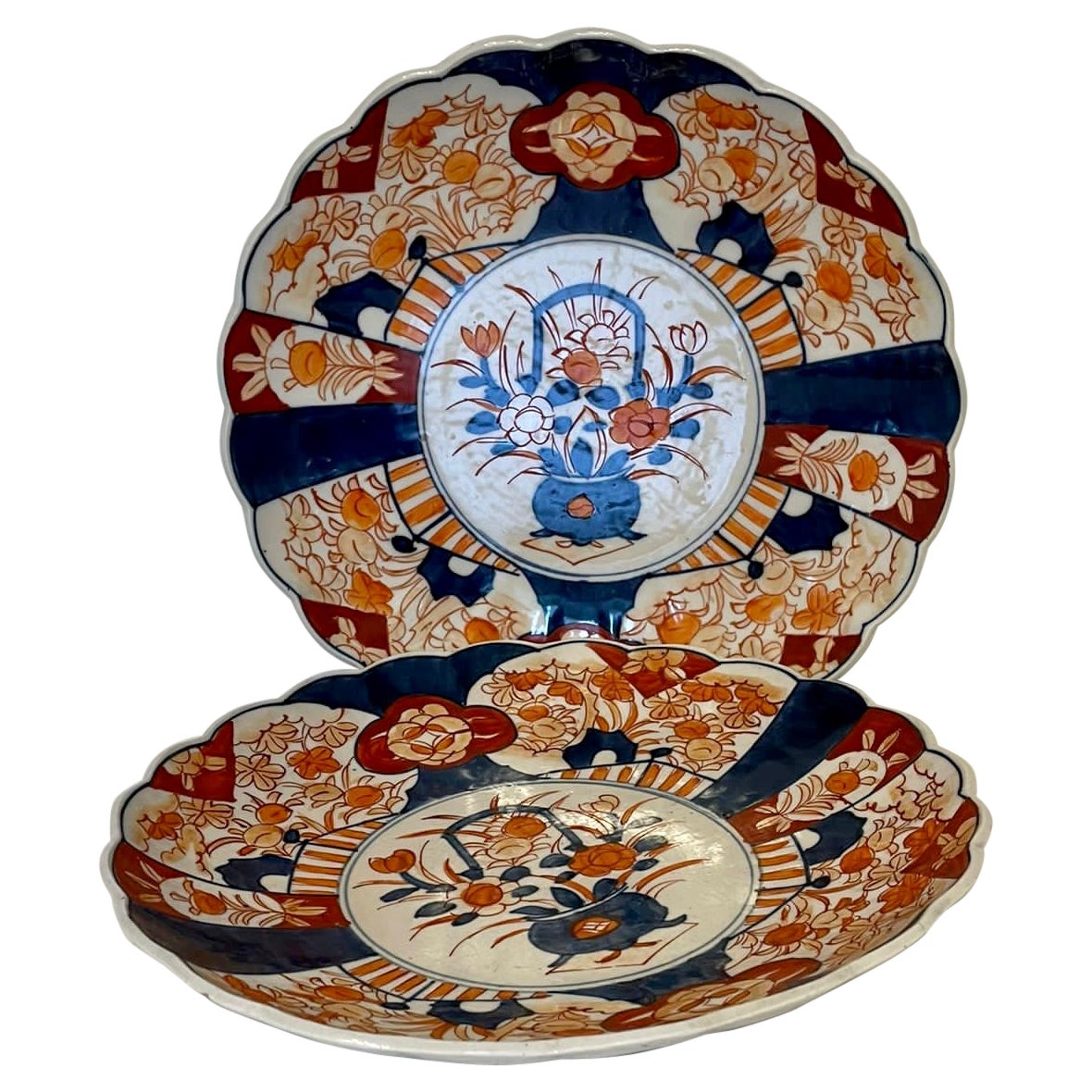 Pair of large antique quality Imari plates having a scalloped shaped edge with wonderful hand painted flowers, leaves and trees in green, red, blue, white and gold colours 

5 x 30.5 x 30.5cm
Date 1900.
 