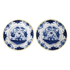 Coppia di antichi piatti floreali Delft Faience olandesi del XVIII secolo