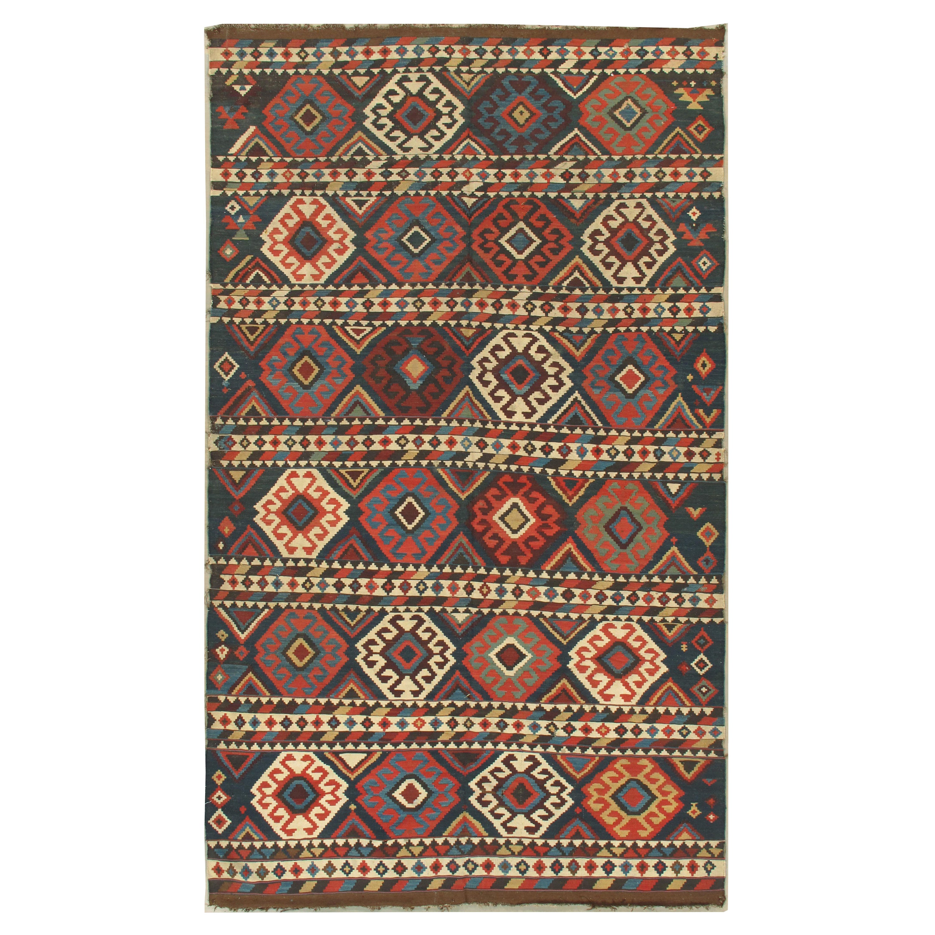 Antiker kaukasischer Schirwan-Kilim-Teppich  5'5 x 9'10 im Angebot