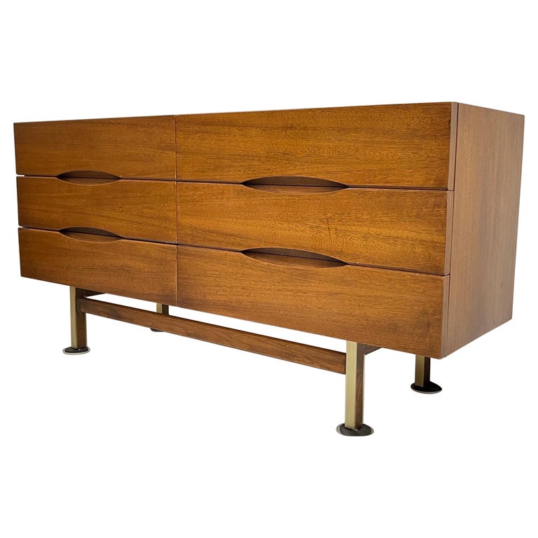 MidCentury Modern American of Martinsville Six Drawer Dresser For Sale