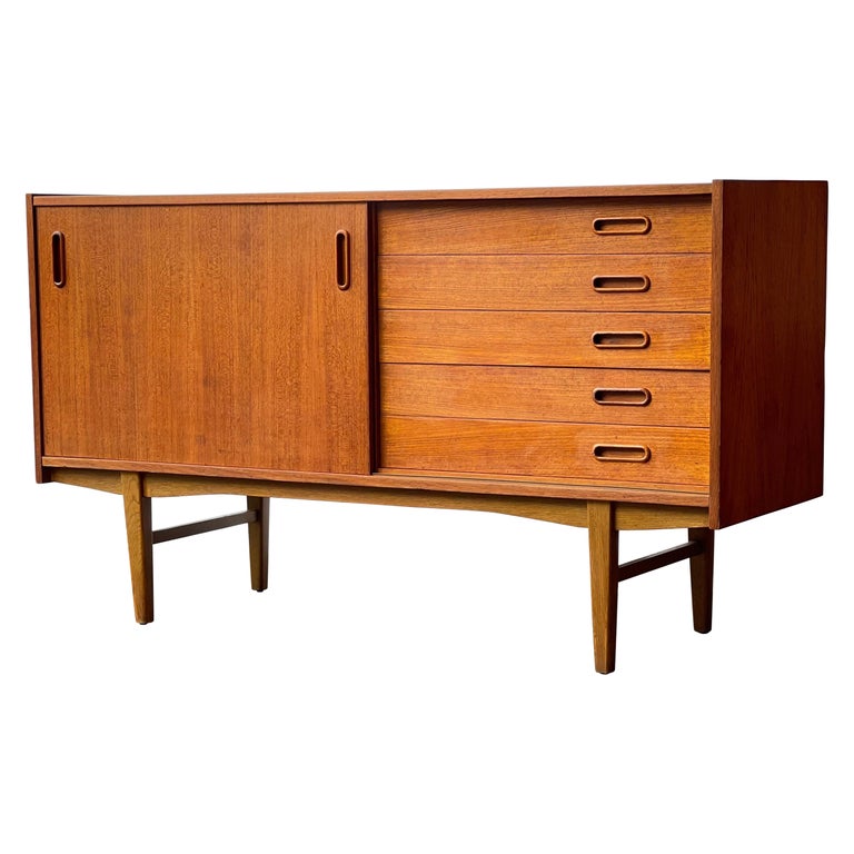 Vintage Teak Furniture 963 For Sale on 1stDibs