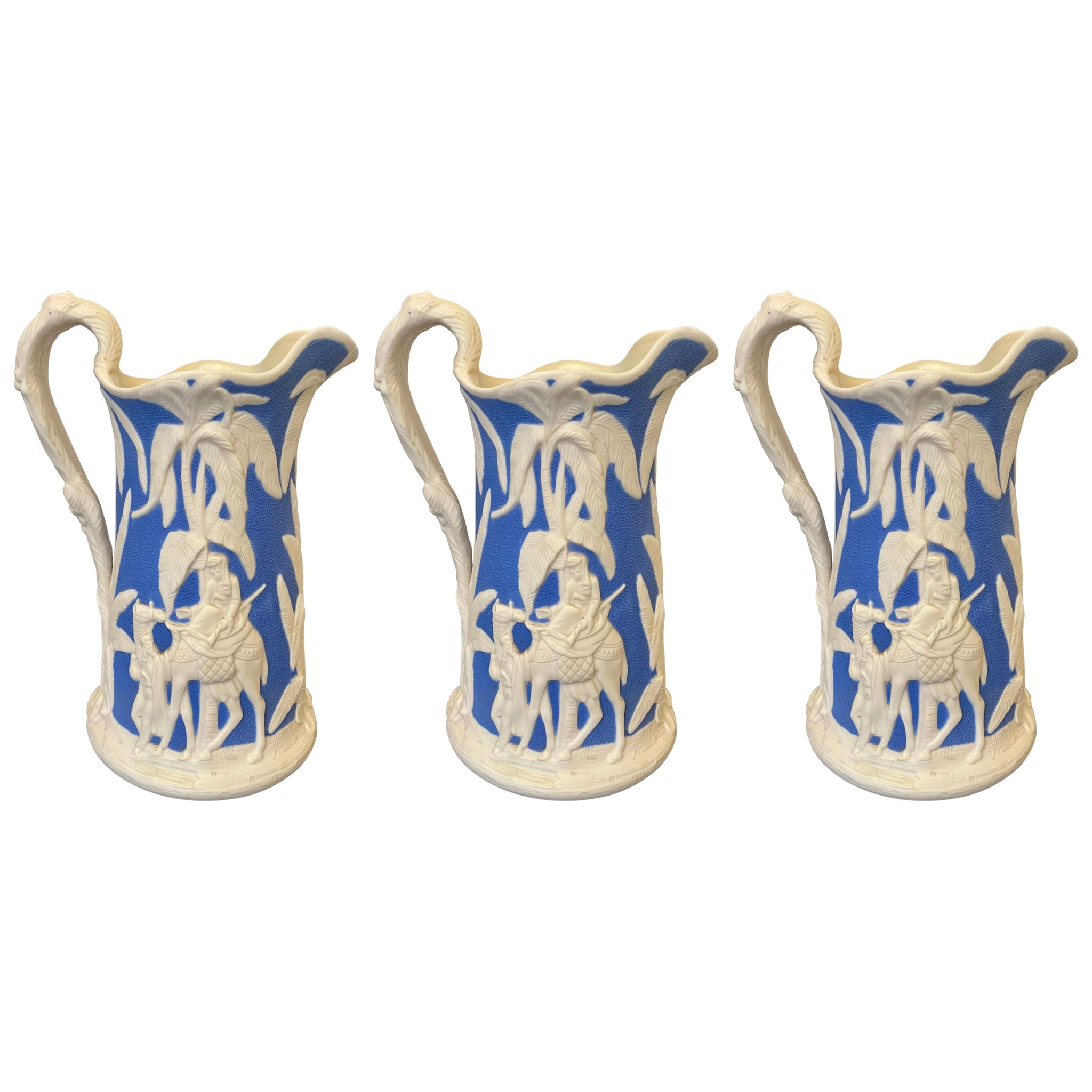 Set von drei antiken viktorianischen blauen und weißen Krügen von Samuel Alcock im Angebot
