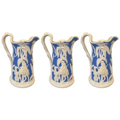 Set von drei antiken viktorianischen blauen und weißen Krügen von Samuel Alcock