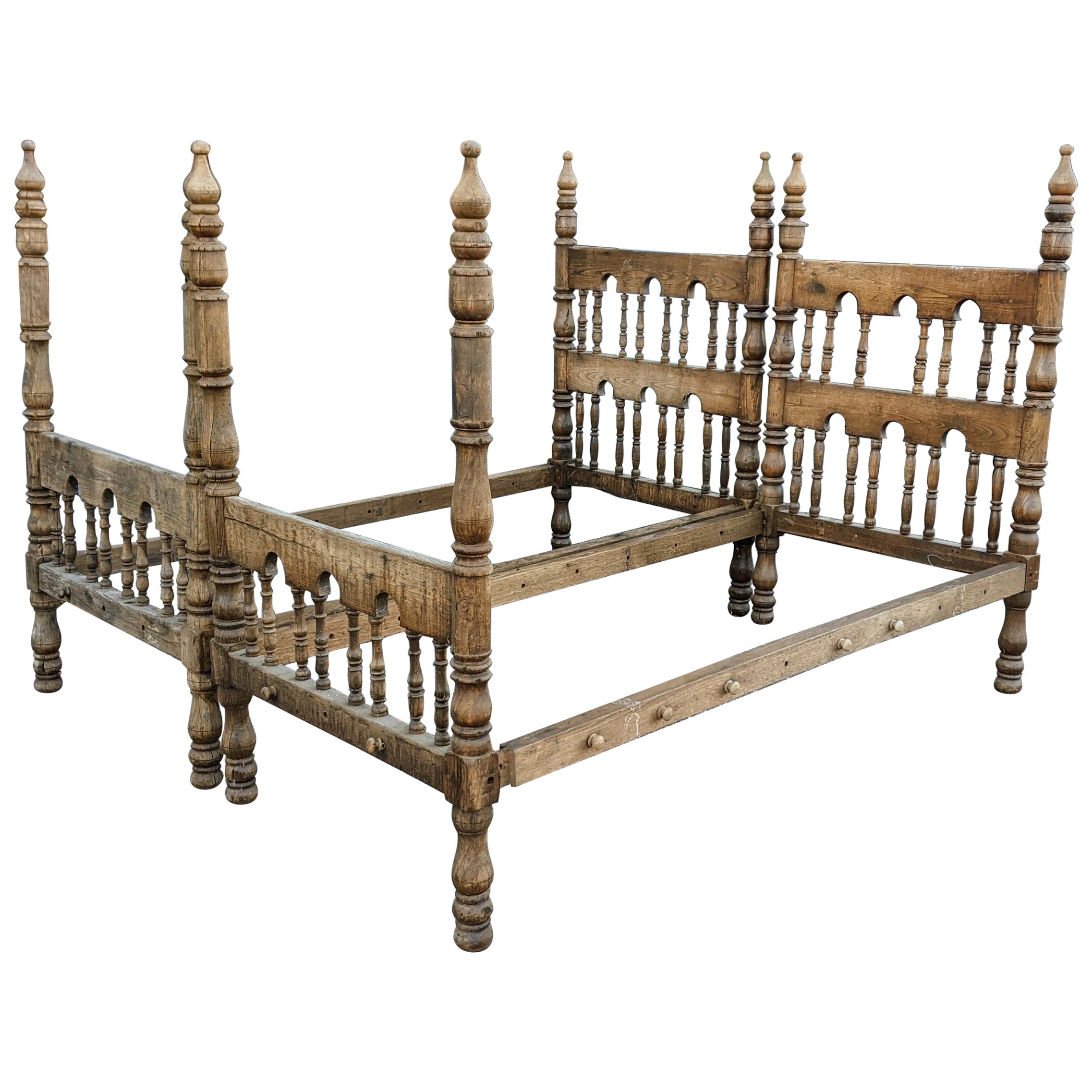 Pair of Rustic Twin Beds in Turned Chestnut Wood, Early 1900s For Sale