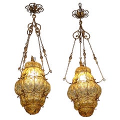 Coppia di lampade in vetro soffiato di Murano e ferro battuto, inizio XX secolo