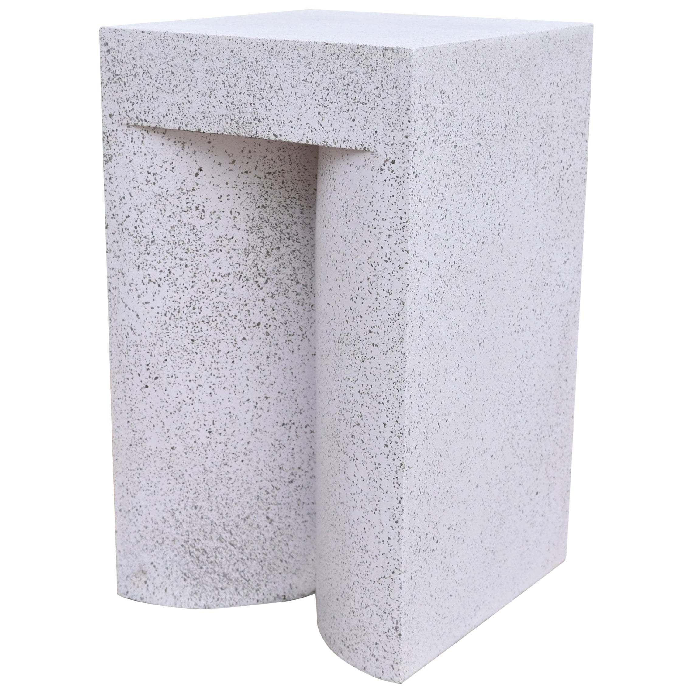 Tisch „High Brow“ aus Gussharz, Oberfläche mit Natursteinen von Zachary A. Design