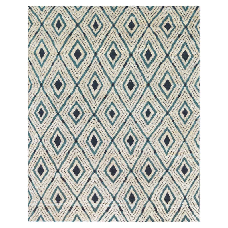 Chic Diamond Pattern Rug at 1stDibs