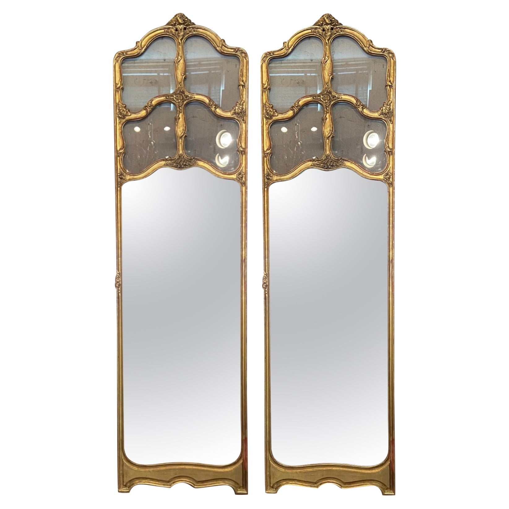 Paire de miroirs français anciens du 19ème siècle sculptés en feuilles d'or en vente