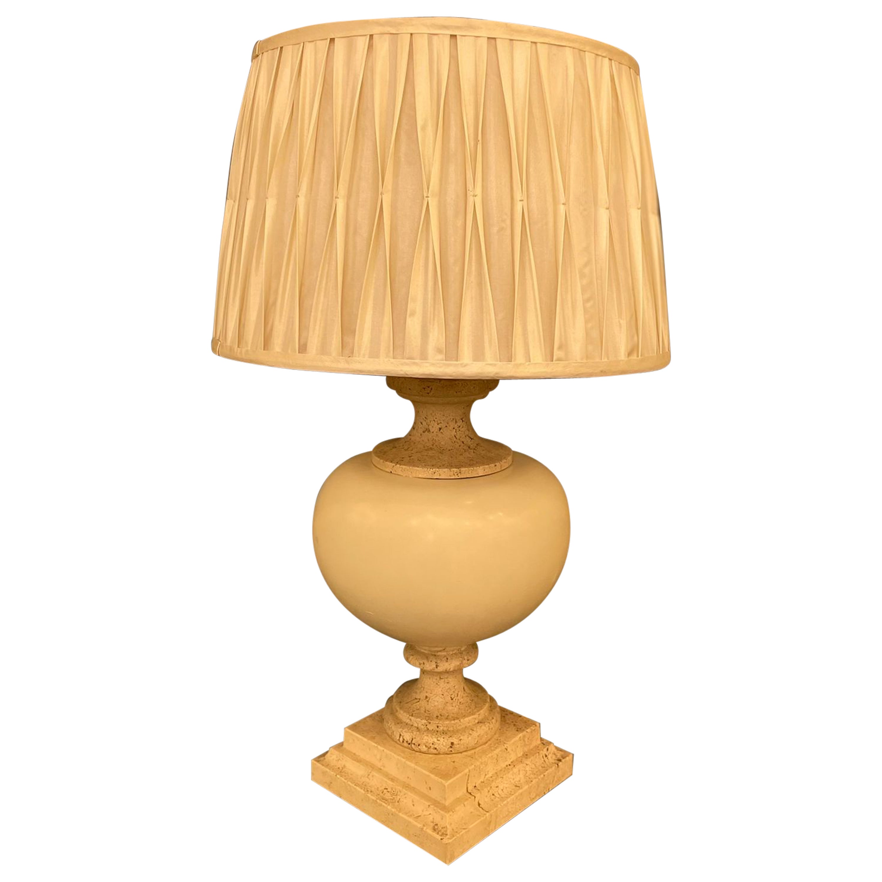 Lampe de table française en marbre travertin en vente