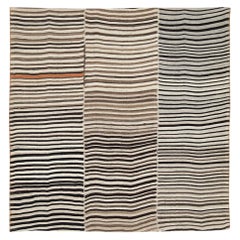 Tappeto persiano a tessitura piatta Kilim quadrato della metà del XX secolo