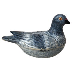 Soupière à pigeon en majolique bleue française, datant d'environ 1950