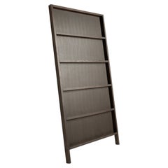 Pequeño armario/estantería de pared Moooi Oblique de roble teñido de gris