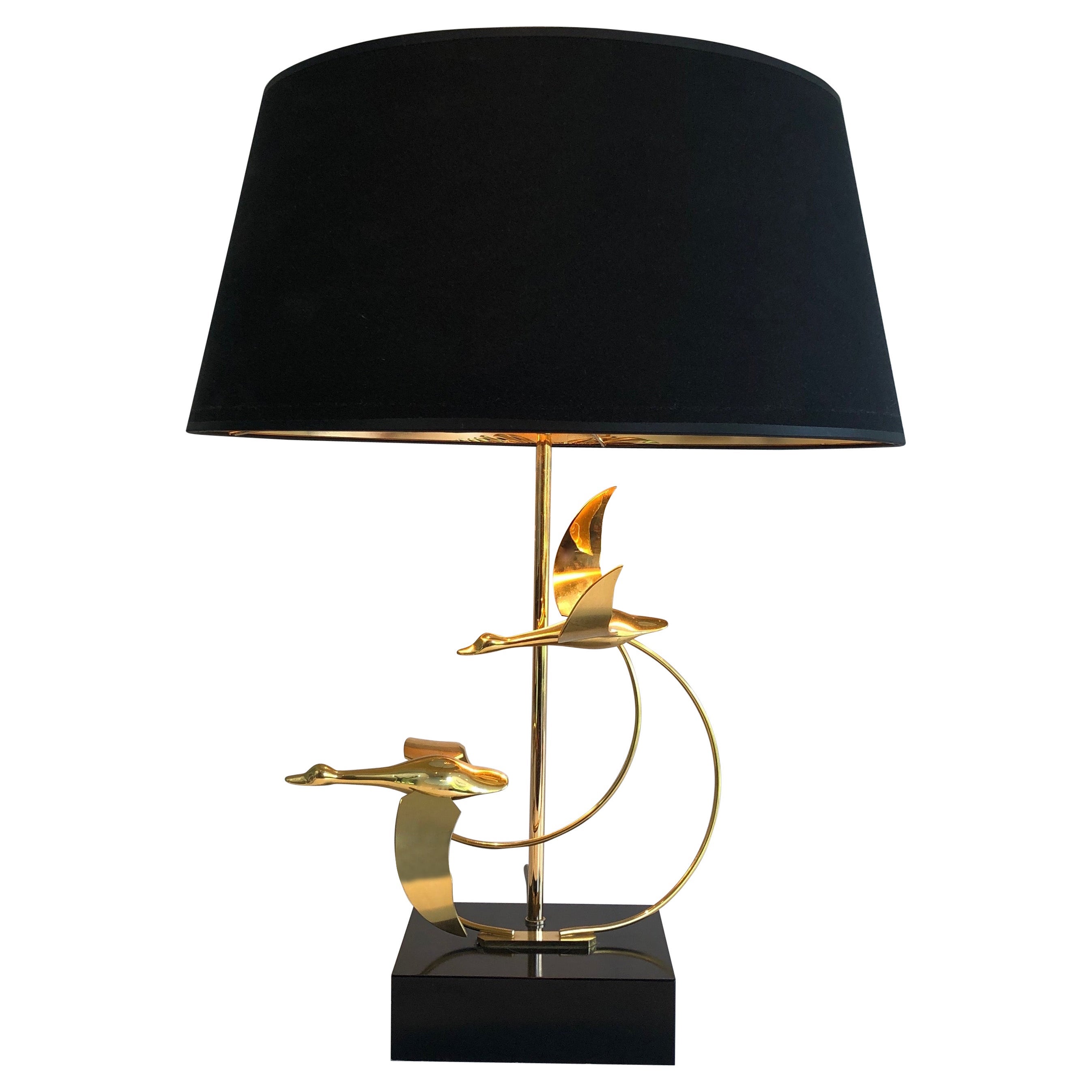 Lampe de table en laiton " Troupeau d'oies sauvages ", française, vers 1970 en vente