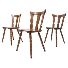 Brutalistische Stühle aus der Mitte des Jahrhunderts mit Bogenausschnitten und Bobbin-Beinen