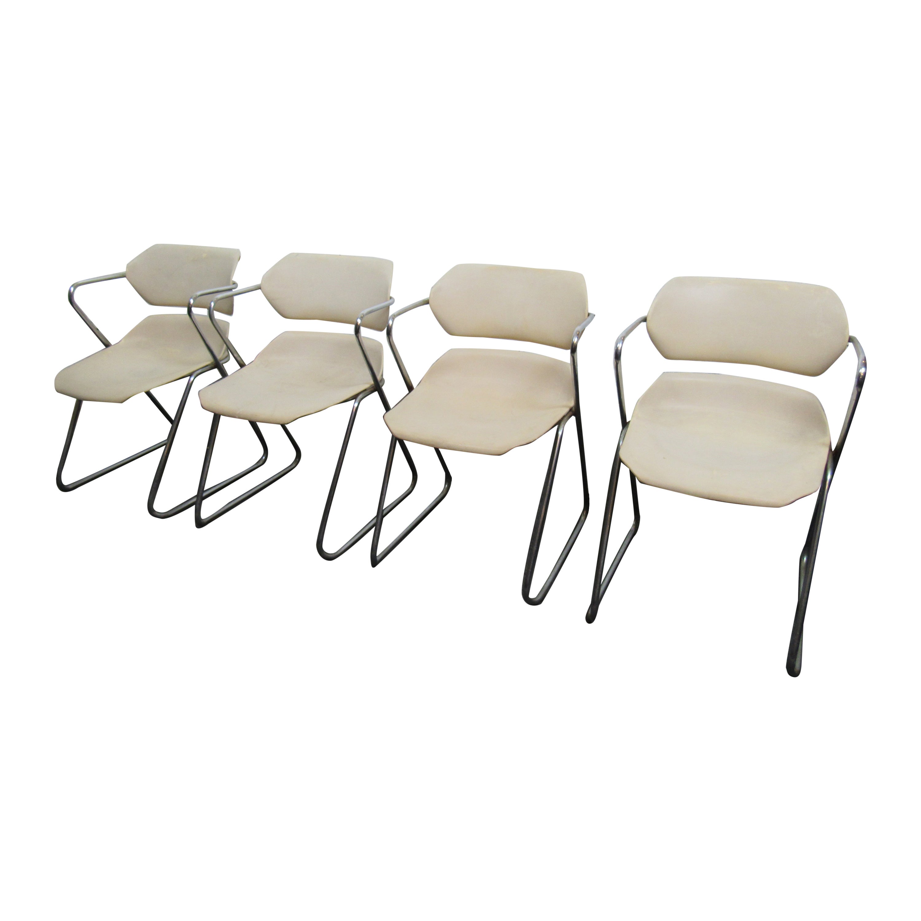 Set aus vier weißen „Acton Stacker“-Stühlen von American Seating