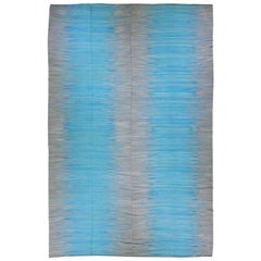 Tapis moderne Kilim en laine tissé à plat à motif abstrait bleu et gris surdimensionné