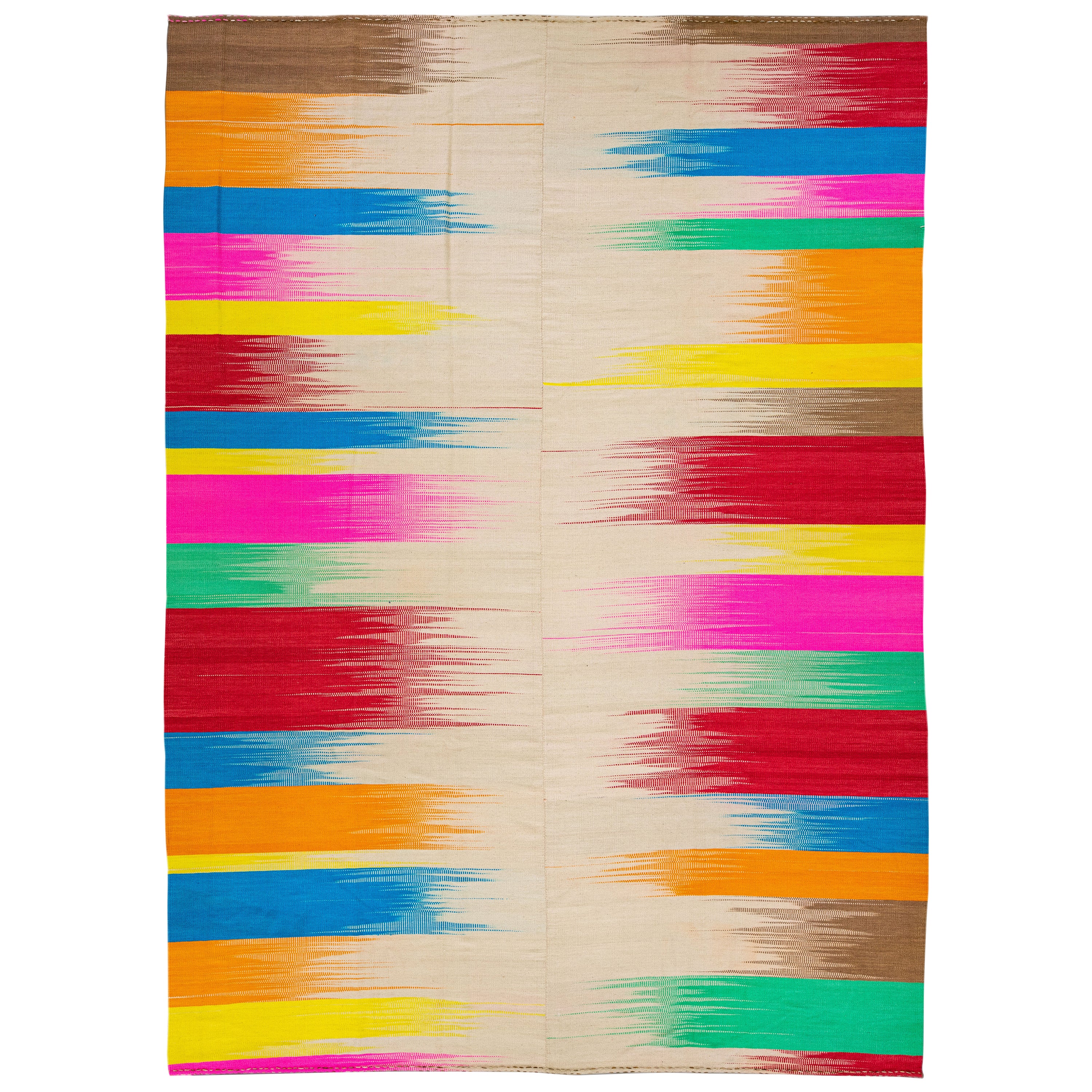 Tapis Kilim moderne à tissage plat multicolore et abstrait en laine fait à la main