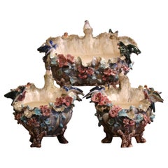 Vases barbotine français en trois pièces du 19ème siècle avec motifs d'oiseaux et de fleurs