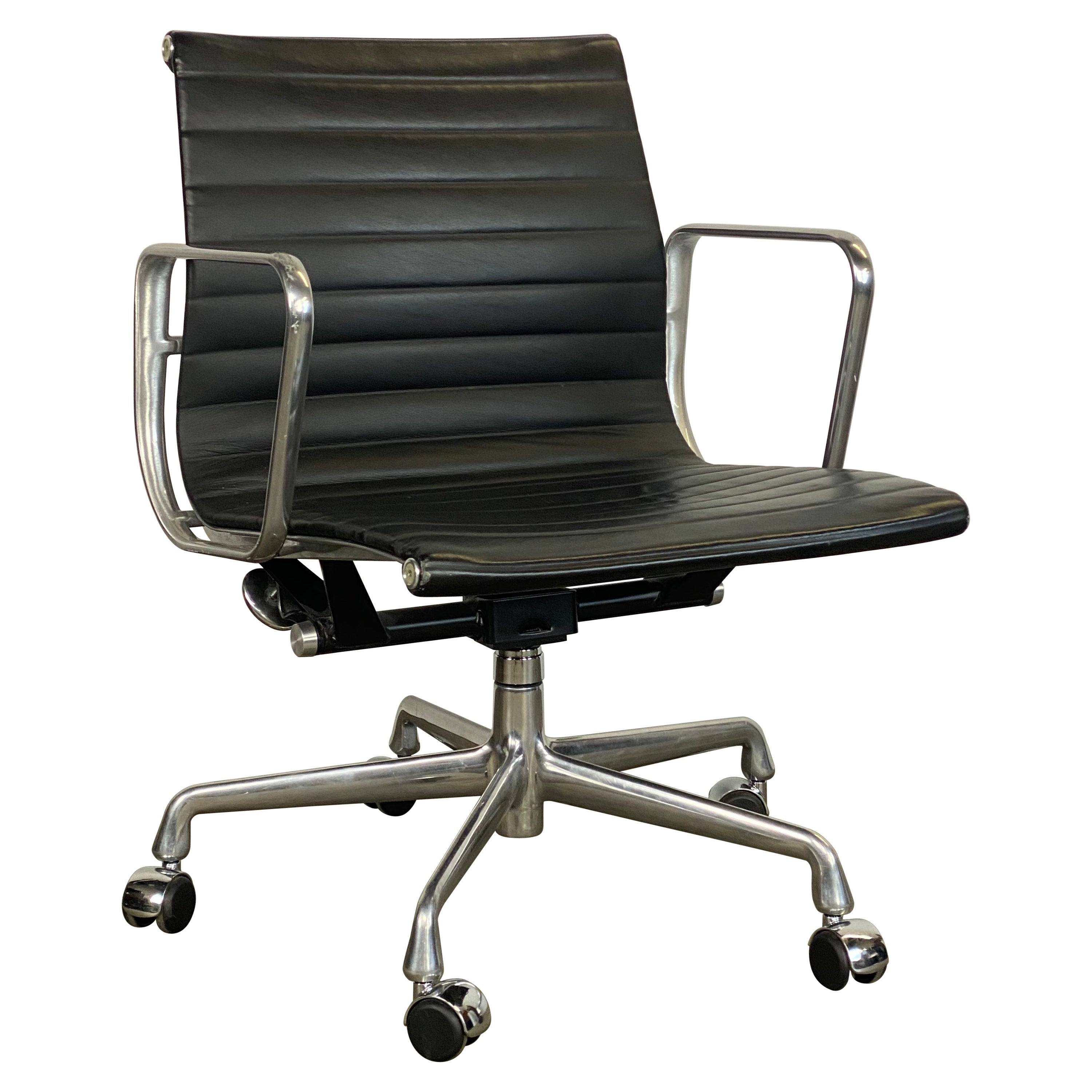 1970 Eames Soft Pad Management ChairVicenza Leather at 1stDibs