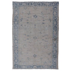 Antiker persischer Heriz-Teppich mit subgeometrischem Muster in Creme und Blau