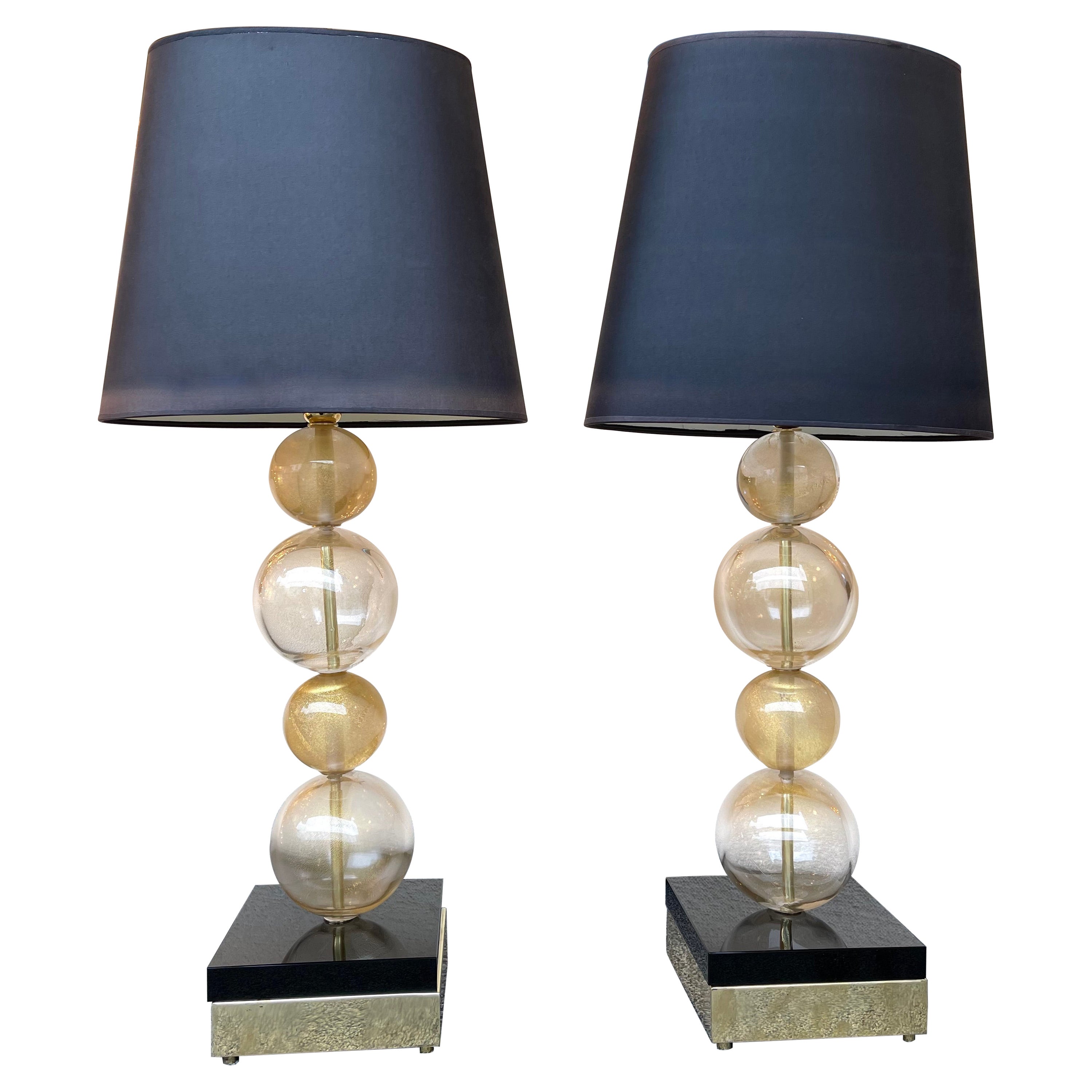 Paire de lampes contemporaines en verre de Murano et laiton avec bulles d'or, Italie