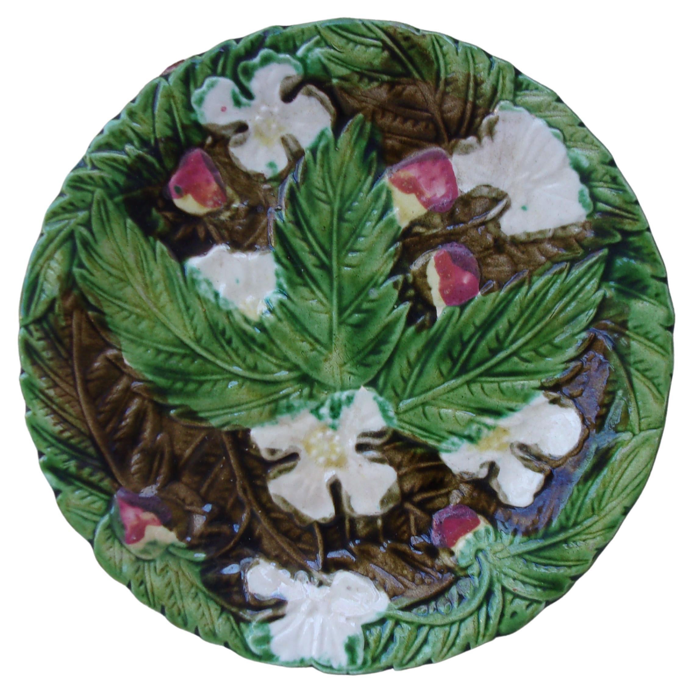 Majolica Strawberries Plate Orchies, circa 1890 For Sale