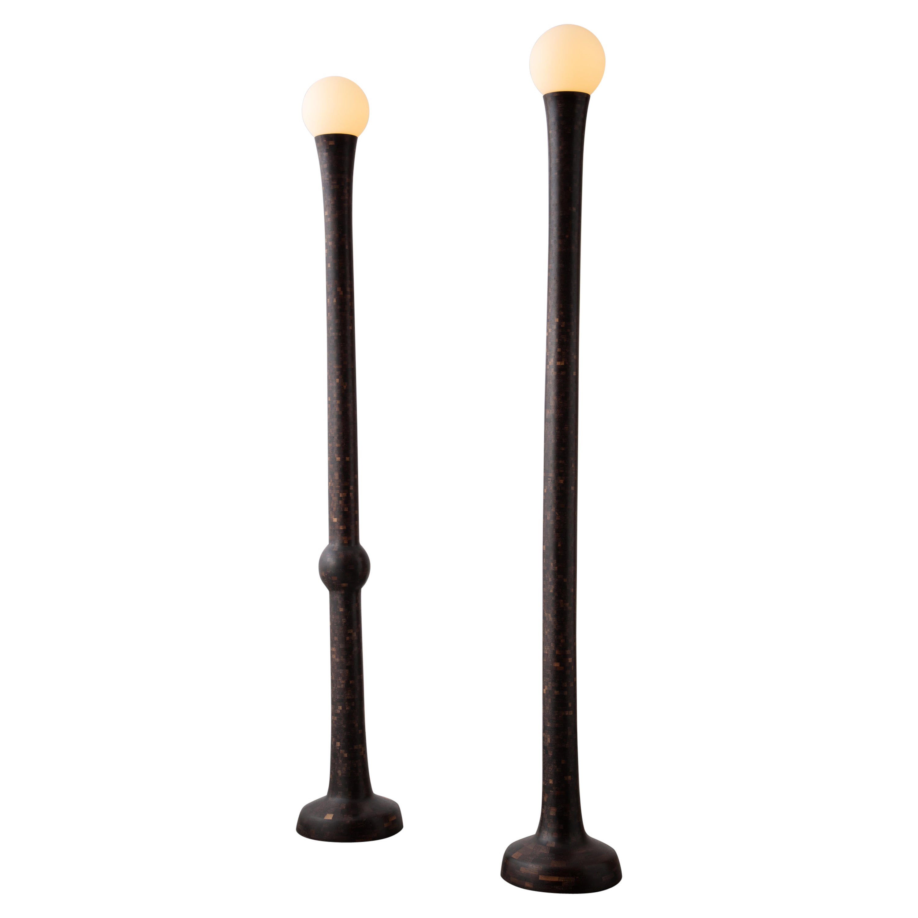 Lámparas de pie de madera apiladas de Richard Haining, nogal oxidado, disponibles ahora