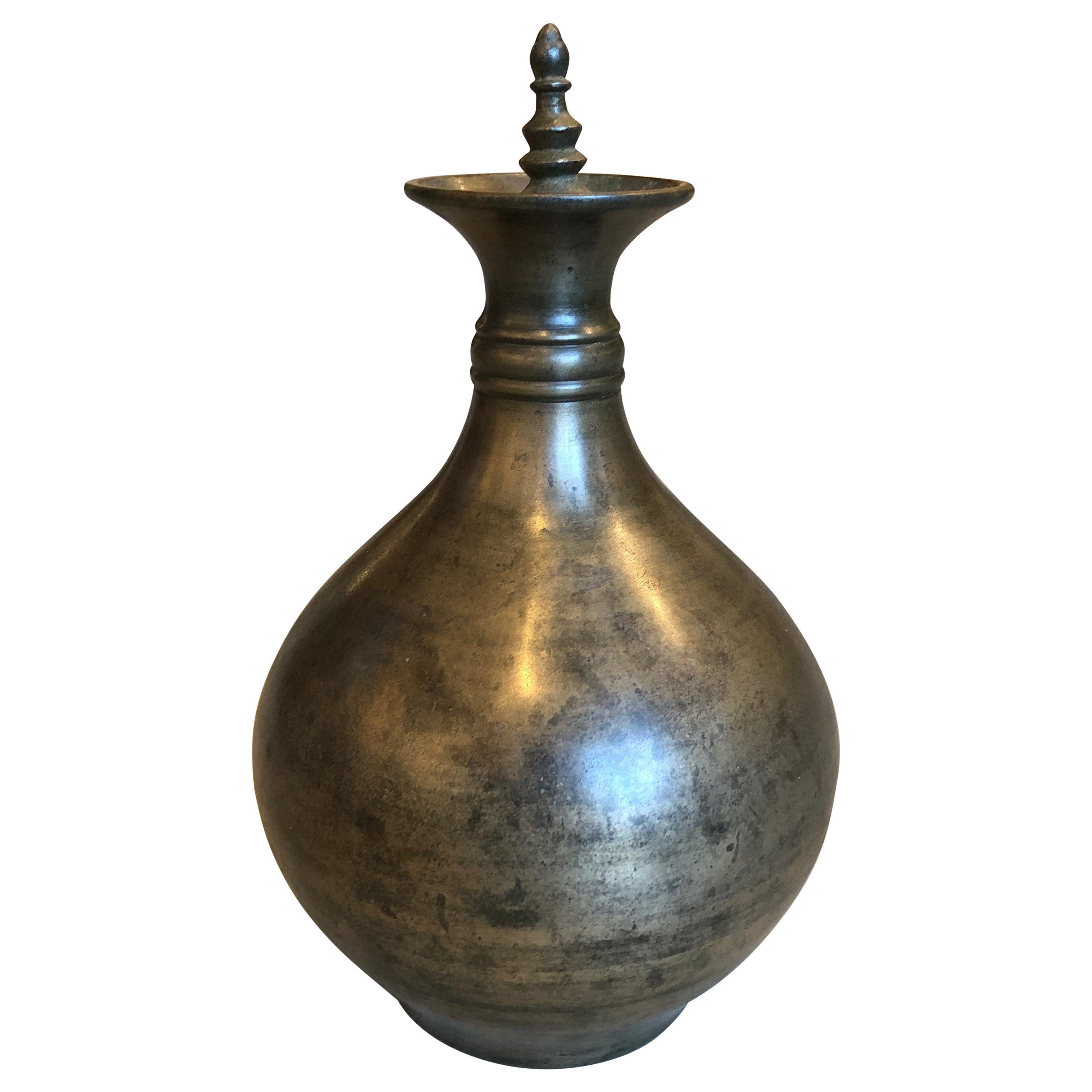 Antiker Holy Water-Behälter aus Bronze im Angebot