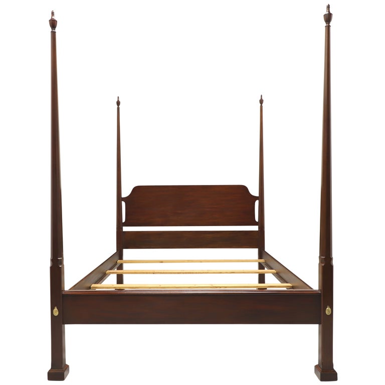 HENKEL HARRIS 170 29 Mahogany Pencil Post Queen Bed For Sale at 1stDibs